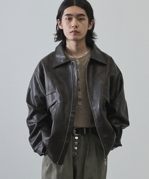 Shoowtime(ショウタイム)の「Vintage-Inspired Faux Leather Oversized Zip-Up Blouson / ヴィンテージライク合成皮革オーバーサイズジップアップブルゾン(ブルゾン・メンズ・ブラック系その他/ブラウン系その他・X-LARGE/LARGE/MEDIUM)」の10枚目の写真