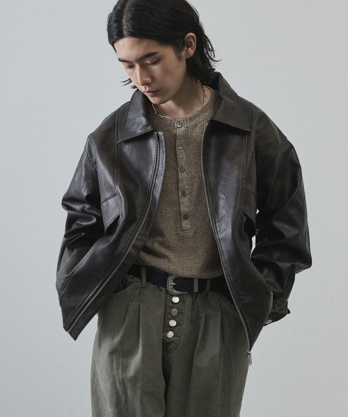 Shoowtime(ショウタイム)の「Vintage-Inspired Faux Leather Oversized Zip-Up Blouson / ヴィンテージライク合成皮革オーバーサイズジップアップブルゾン(ブルゾン・メンズ・ブラック系その他/ブラウン系その他・X-LARGE/LARGE/MEDIUM)」の11枚目の写真