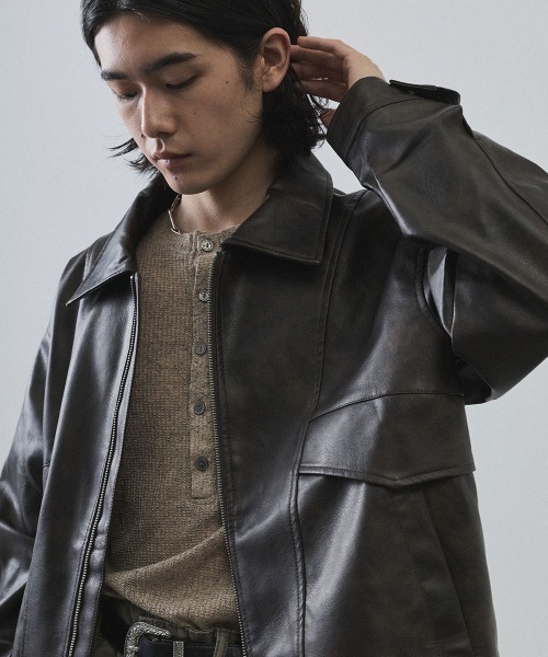 Shoowtime(ショウタイム)の「Vintage-Inspired Faux Leather Oversized Zip-Up Blouson / ヴィンテージライク合成皮革オーバーサイズジップアップブルゾン(ブルゾン・メンズ・ブラック系その他/ブラウン系その他・X-LARGE/LARGE/MEDIUM)」の6枚目の写真