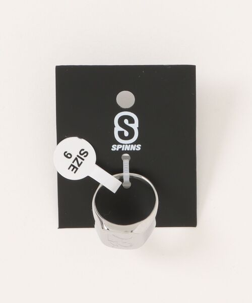 SPINNS(スピンズ)の「ボリュームメタルシルバーリング/ワンポイントロゴ(リング・メンズ・シルバー・ONESIZE)」の1枚目の写真