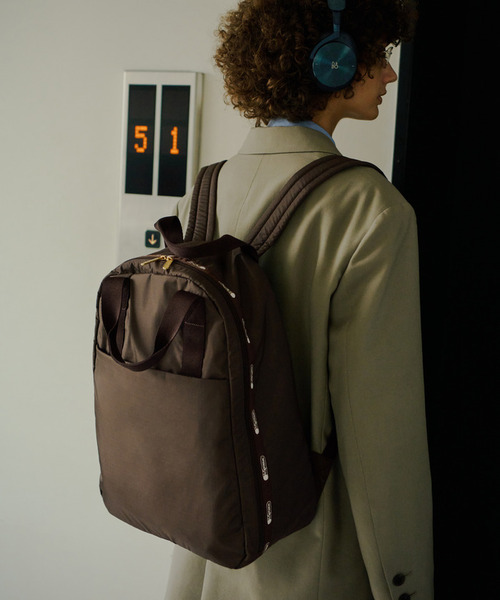LeSportsac(レスポートサック)の「ON JOURNEY BACKPACK アーバンアンバー(バックパック/リュック・レディース・ブラウン・FREE)」の4枚目の写真