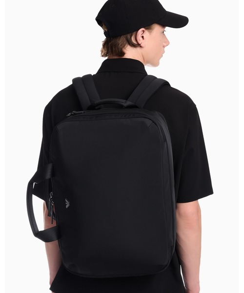 EMPORIO ARMANI(エンポリオアルマーニ)の「<オンライン限定>【エンポリオ アルマーニ】大容量 バックパック メッシュディテール イーグルロゴ(バックパック/リュック・メンズ・ブラック・FREE)」の1枚目の写真