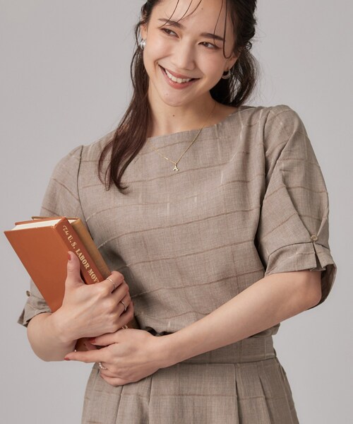 SHOO・LA・RUE(シューラルー)の「【セットアップ可/S-LL】夏でも感じられる秋気分 モールチェックタックスリーブ ブラウス(シャツ/ブラウス・レディース・ボルドー/ブルー/ブラック/ベージュ/ブラウン系その他・01/02/03/04)」の3枚目の写真