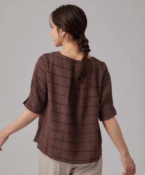 SHOO・LA・RUE(シューラルー)の「【セットアップ可/S-LL】夏でも感じられる秋気分 モールチェックタックスリーブ ブラウス(シャツ/ブラウス・レディース・ボルドー/ブルー/ブラック/ベージュ/ブラウン系その他・01/02/03/04)」の16枚目の写真