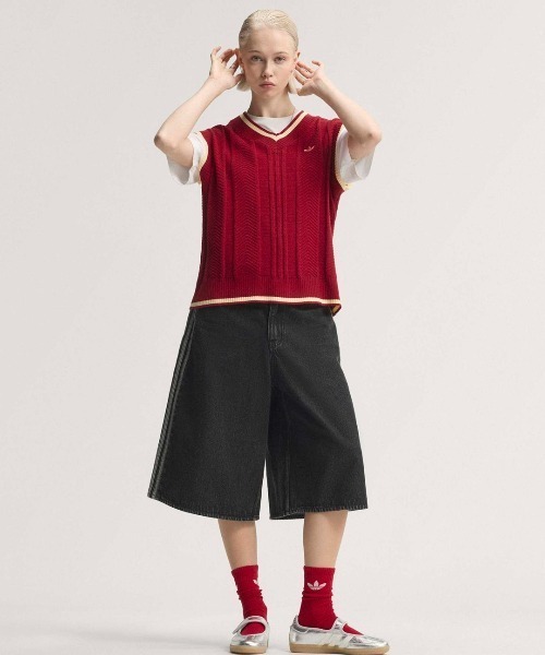 adidas(アディダス)の「SAMBA JANE W KK2502(スニーカー・レディース・シルバー・22.5cm/23.5cm/24.5cm/25.5cm/23.0cm/24.0cm/25.0cm/26.0cm/22.0cm)」の3枚目の写真