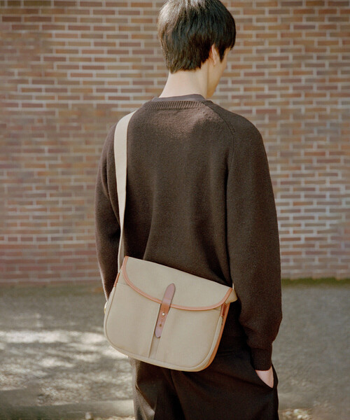 BRADY(ブレディー)の「Brady | STOUR UNISEX(ショルダーバッグ・レディース・ブラック/カーキ・ONE)」の1枚目の写真