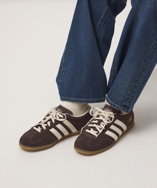 adidas Originals(アディダスオリジナルス)の「【WEB限定】<adidas Originals>ガゼル ロープロファイル スニーカー(スニーカー・レディース・ダークブラウン・23cm/24cm/23.5cm/25cm/24.5cm/22.5cm)」の2枚目の写真