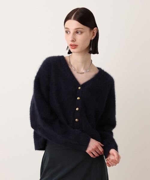 allureville(アルアバイル)の「カシミヤブレンドファー加工Vカーディガン(カーディガン/ボレロ・レディース・オフホワイト/モカ/ネイビー・2)」の1枚目の写真