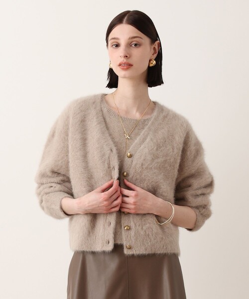 allureville(アルアバイル)の「カシミヤブレンドファー加工Vカーディガン(カーディガン/ボレロ・レディース・オフホワイト/モカ/ネイビー・2)」の3枚目の写真