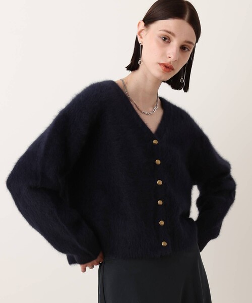 allureville(アルアバイル)の「カシミヤブレンドファー加工Vカーディガン(カーディガン/ボレロ・レディース・オフホワイト/モカ/ネイビー・2)」の11枚目の写真
