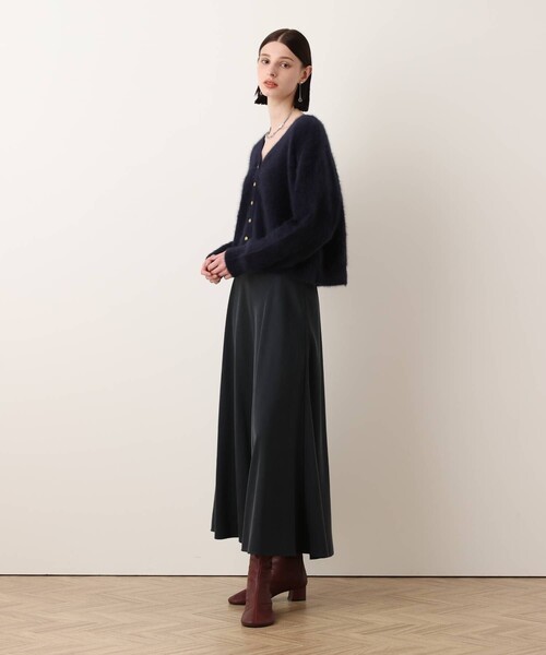 allureville(アルアバイル)の「カシミヤブレンドファー加工Vカーディガン(カーディガン/ボレロ・レディース・オフホワイト/モカ/ネイビー・2)」の12枚目の写真