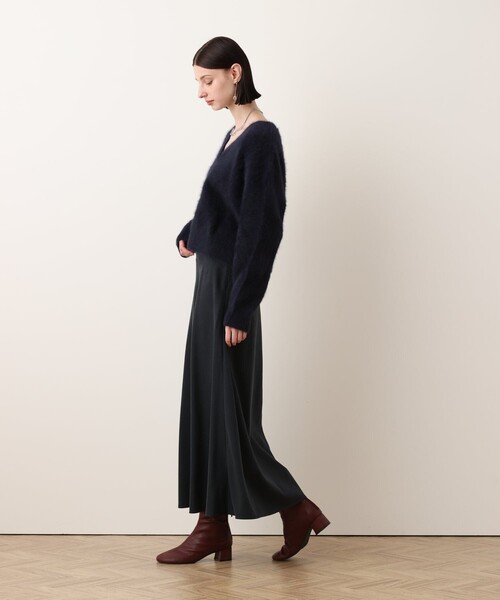 allureville(アルアバイル)の「カシミヤブレンドファー加工Vカーディガン(カーディガン/ボレロ・レディース・オフホワイト/モカ/ネイビー・2)」の13枚目の写真