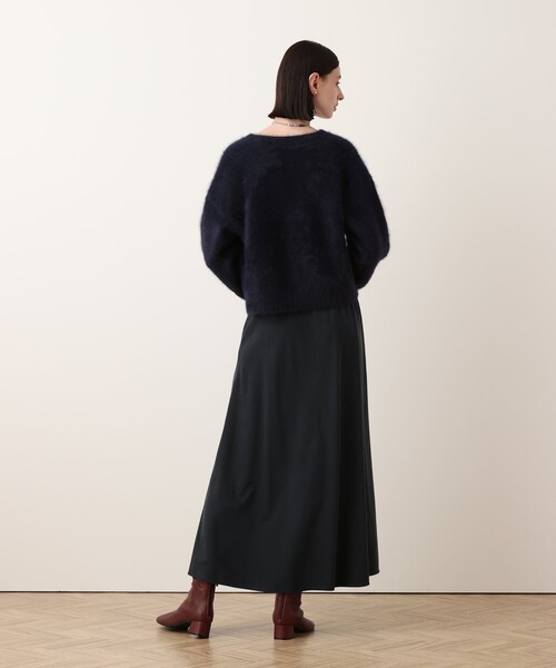 allureville(アルアバイル)の「カシミヤブレンドファー加工Vカーディガン(カーディガン/ボレロ・レディース・オフホワイト/モカ/ネイビー・2)」の16枚目の写真