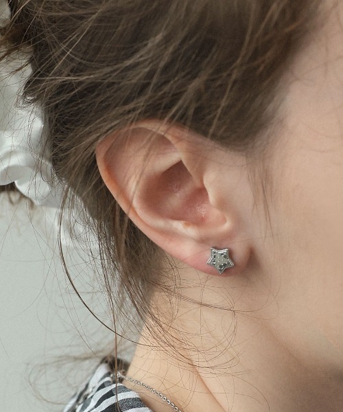at.(アット)の「【at.】プティスターピアス(ピアス(両耳用)・レディース・シルバー/ゴールド・ONE SIZE)」の2枚目の写真
