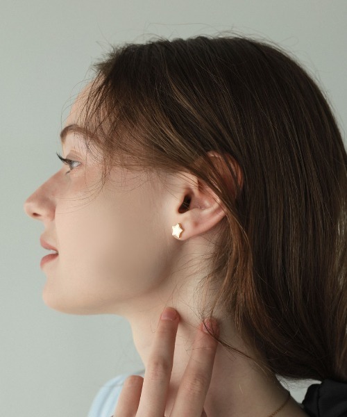 at.(アット)の「【at.】プティスターピアス(ピアス(両耳用)・レディース・シルバー/ゴールド・ONE SIZE)」の3枚目の写真