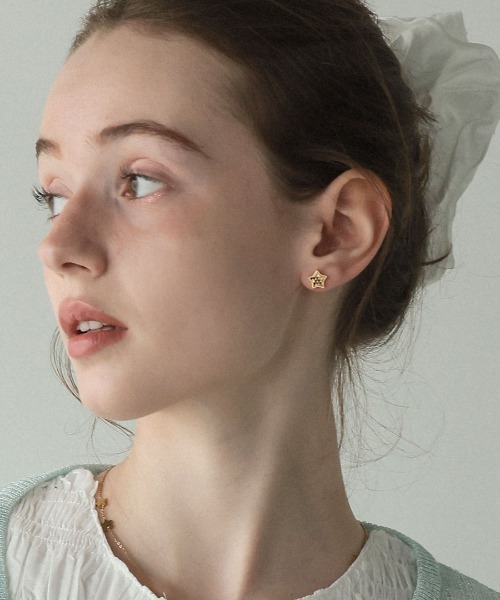 at.(アット)の「【at.】プティスターピアス(ピアス(両耳用)・レディース・シルバー/ゴールド・ONE SIZE)」の5枚目の写真