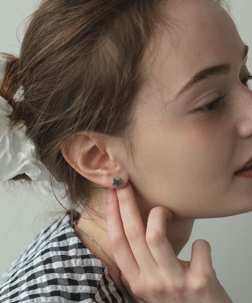 at.(アット)の「【at.】プティスターピアス(ピアス(両耳用)・レディース・シルバー/ゴールド・ONE SIZE)」の7枚目の写真