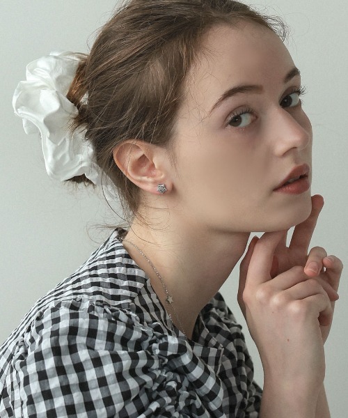 at.(アット)の「【at.】プティスターピアス(ピアス(両耳用)・レディース・シルバー/ゴールド・ONE SIZE)」の8枚目の写真