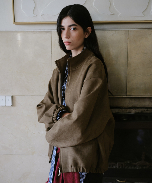 EN OR（エンオール）の「HIGH NECK SUEDE BLOUSON - KHAKI（ライダースジャケット・レディース・その他・FREE）」の3枚目の写真