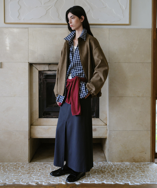 EN OR（エンオール）の「HIGH NECK SUEDE BLOUSON - KHAKI（ライダースジャケット・レディース・その他・FREE）」の4枚目の写真