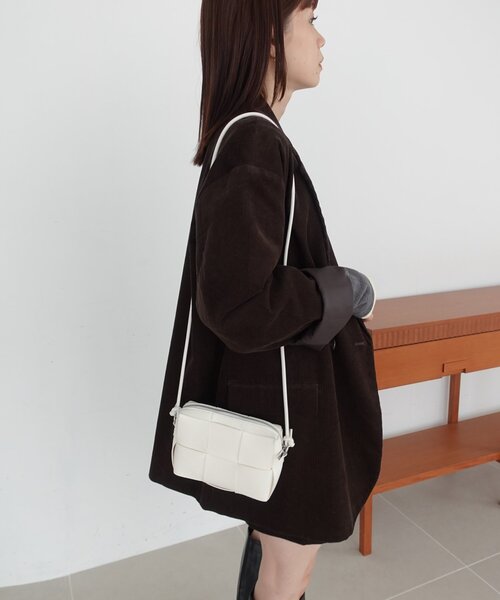 DISCOAT(ディスコート)の「【必需品がしっかり入る◎】メッシュ編みシュリンクショルダーバッグ(ショルダーバッグ・レディース・ブラック/キャメル/ボルドー/アイボリー/シルバー/ダークブラウン・FREE)」の12枚目の写真