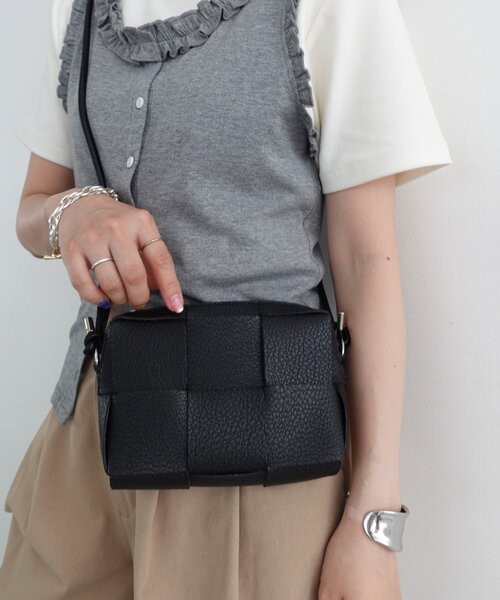 DISCOAT(ディスコート)の「【必需品がしっかり入る◎】メッシュ編みシュリンクショルダーバッグ(ショルダーバッグ・レディース・ブラック/キャメル/ボルドー/アイボリー/シルバー/ダークブラウン・FREE)」の19枚目の写真