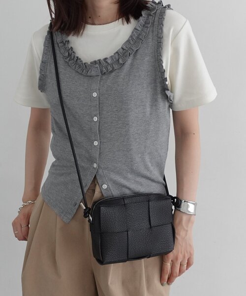 DISCOAT(ディスコート)の「【必需品がしっかり入る◎】メッシュ編みシュリンクショルダーバッグ(ショルダーバッグ・レディース・ブラック/キャメル/ボルドー/アイボリー/シルバー/ダークブラウン・FREE)」の21枚目の写真