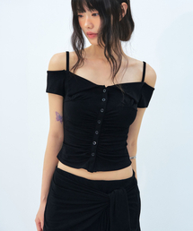 LIE MEQUE（リメーク）の「フォールドカラー ボタン オフショルダー Tシャツ ブラック（Tシャツ/カットソー）」
