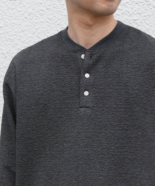 SHIPS any(シップス エニィ)の「〈洗濯機可能〉フクレ ジャカード リラックス ヘンリーネックTシャツ(ロンT)◇(Tシャツ/カットソー・メンズ・チャコールグレー/ブラック/グレー・MEDIUM/LARGE/X-LARGE)」の1枚目の写真
