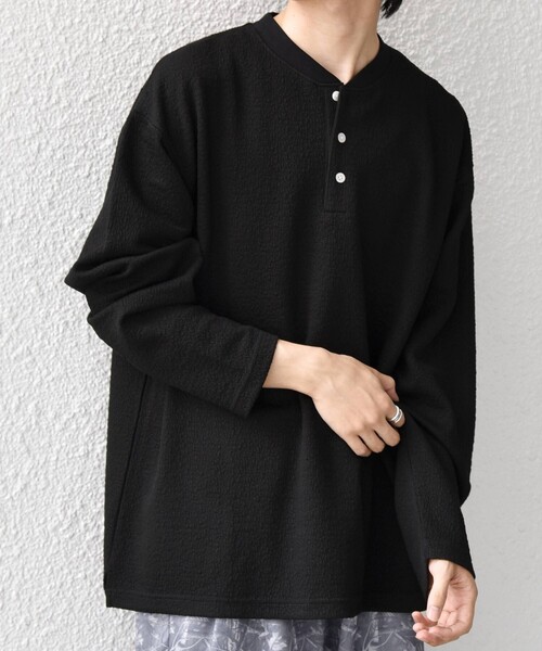SHIPS any(シップス エニィ)の「〈洗濯機可能〉フクレ ジャカード リラックス ヘンリーネックTシャツ(ロンT)◇(Tシャツ/カットソー・メンズ・チャコールグレー/ブラック/グレー・MEDIUM/LARGE/X-LARGE)」の2枚目の写真