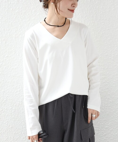 SHIPS(シップス)の「【WEB限定】〈ネックが選べる〉オーガニックコットン バリエーション ネック ロングスリーブ TEE(Tシャツ/カットソー・レディース・ブラック/パープル/ネイビー/ブラウン/オフホワイト/ホワイト系/ブラック系/ブラウン系/ネイビー系/パープル系・ONE SIZE)」の3枚目の写真