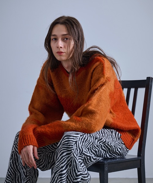 Revo.(レボ)の「Revo. モヘアライク グラデーション シャギーニット / 総柄 ルーズシルエット プルオーバー(ニット/セーター・メンズ・オレンジ/グレー/ブラック・2/1)」の3枚目の写真