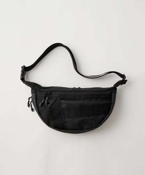 WHITE MOUNTAINEERING(ホワイトマウンテニアリング)の「【White Mountaineering / ホワイトマウンテニアリング】WM×BRIEFING BODY BAG(ショルダーバッグ・メンズ・ブラック・FREE)」の1枚目の写真