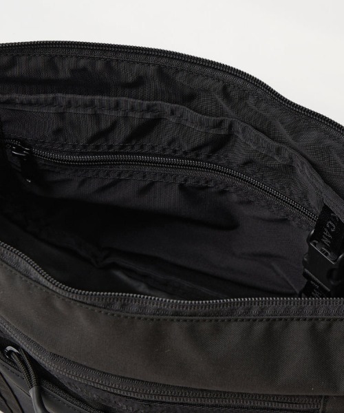 WHITE MOUNTAINEERING(ホワイトマウンテニアリング)の「【White Mountaineering / ホワイトマウンテニアリング】WM×BRIEFING BODY BAG(ショルダーバッグ・メンズ・ブラック・FREE)」の4枚目の写真