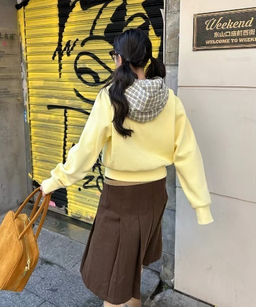 AsRiRe(アスリレイ)の「26aw チェック柄フード切替ワンポイント刺繍ショート丈ジップパーカー(パーカー・レディース・イエロー・M)」の3枚目の写真
