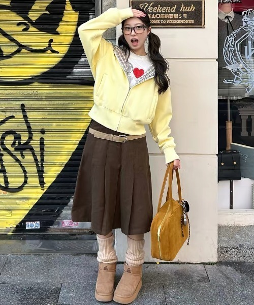 AsRiRe(アスリレイ)の「26aw チェック柄フード切替ワンポイント刺繍ショート丈ジップパーカー(パーカー・レディース・イエロー・M)」の2枚目の写真