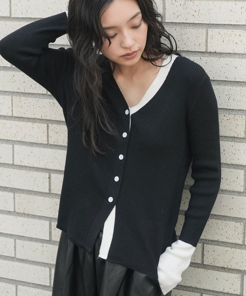 mili an deni(ミリアンデニ)の「Vネック配色ニットカーディガン(カーディガン/ボレロ・レディース・ブラック/ベージュ/ネイビー/ブラウン/グレー・M)」の2枚目の写真
