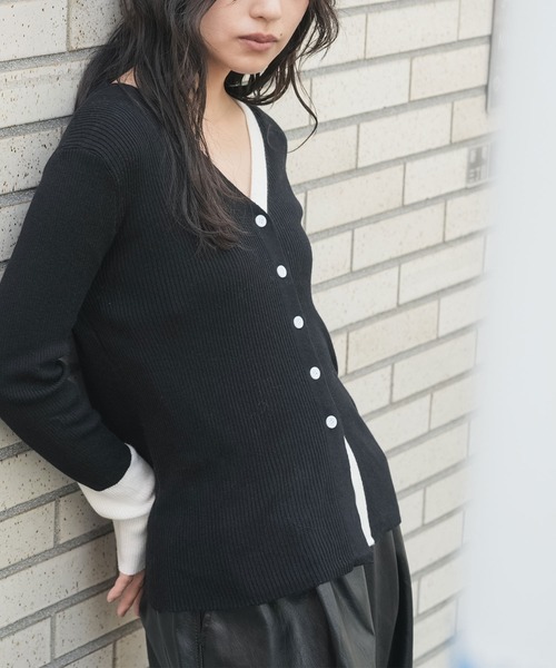 mili an deni(ミリアンデニ)の「Vネック配色ニットカーディガン(カーディガン/ボレロ・レディース・ブラック/ベージュ/ネイビー/ブラウン/グレー・M)」の7枚目の写真