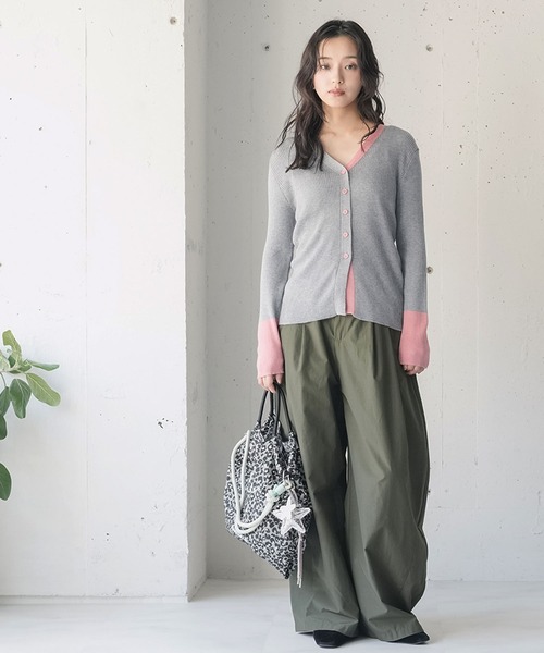 mili an deni(ミリアンデニ)の「Vネック配色ニットカーディガン(カーディガン/ボレロ・レディース・ブラック/ベージュ/ネイビー/ブラウン/グレー・M)」の11枚目の写真