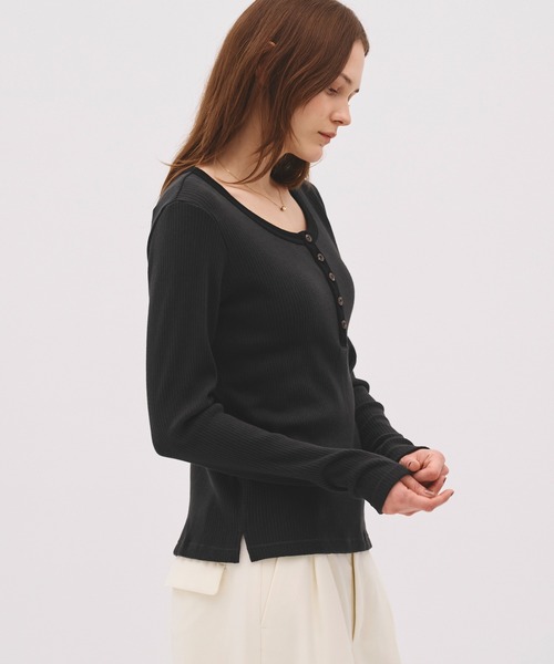 PUBLIC TOKYO(パブリックトウキョウ)の「【26年秋の新作】ロングスリーブヘンリートップ(Tシャツ/カットソー・レディース・アイボリー/ブラック・FREE)」の22枚目の写真