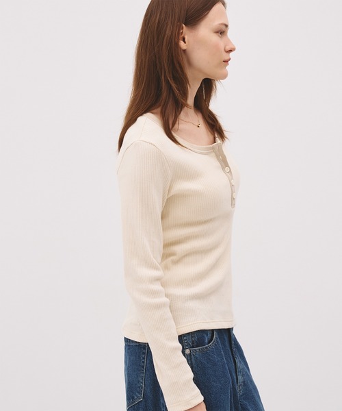 PUBLIC TOKYO(パブリックトウキョウ)の「【26年秋の新作】ロングスリーブヘンリートップ(Tシャツ/カットソー・レディース・アイボリー/ブラック・FREE)」の9枚目の写真
