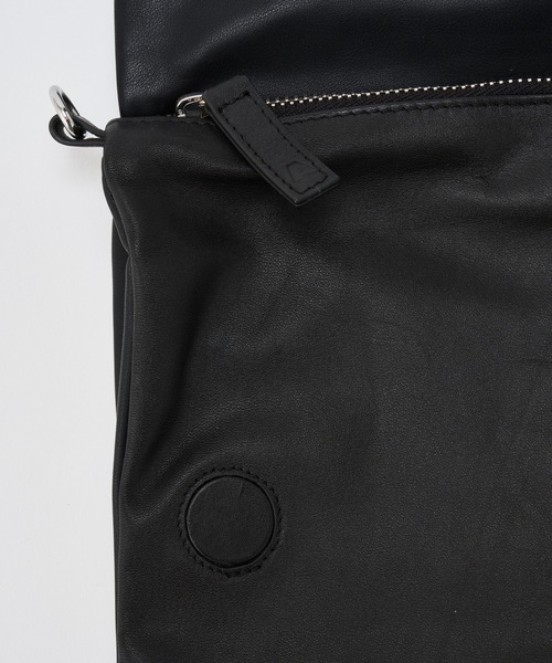 ADAM PATEK(アダムパテック)の「【ADAMPATECK/アダムパテック】 w/r leather convertible clutch bag(ショルダーバッグ・メンズ・ブラック・FREE)」の7枚目の写真
