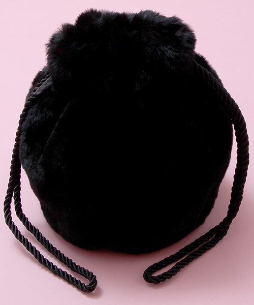 WC（ダブル シー）の「WC/ファー巾着バッグ（ショルダーバッグ・レディース・パープル/サックスブルー/ライトピンク/ブラック・FREE）」の2枚目の写真