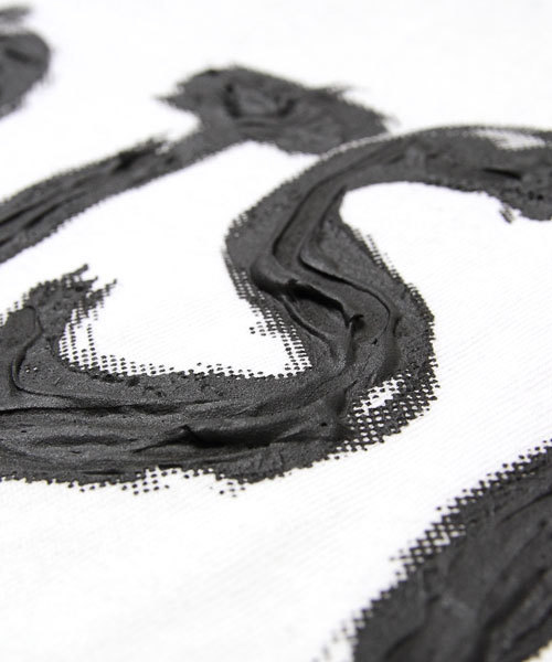 Luv maison（ラブメゾン）の「ショルダーBIGプリント･UネックTシャツ（Tシャツ/カットソー・メンズ・グレー/ホワイト×レッド/ブラック/ホワイト・L/M）」の13枚目の写真