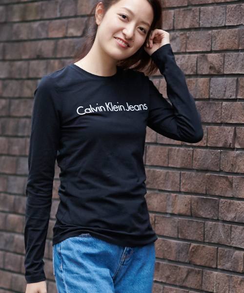 Calvin Klein Jeans（カルヴァンクラインジーンズ）の「クルーネックロングスリーブTシャツ（Tシャツ/カットソー・レディース・ブラック/ホワイト/ピンク・X-SMALL/SMALL/LARGE/MEDIUM）」の3枚目の写真