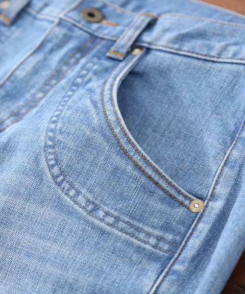CUBE SUGAR(キューブシュガー)の「ストレッチデニムスリムストレートパンツ(デニムパンツ・レディース・インディゴブルー/サックスブルー・M/S)」の16枚目の写真