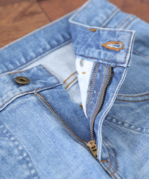 CUBE SUGAR(キューブシュガー)の「ストレッチデニムスリムストレートパンツ(デニムパンツ・レディース・インディゴブルー/サックスブルー・M/S)」の4枚目の写真