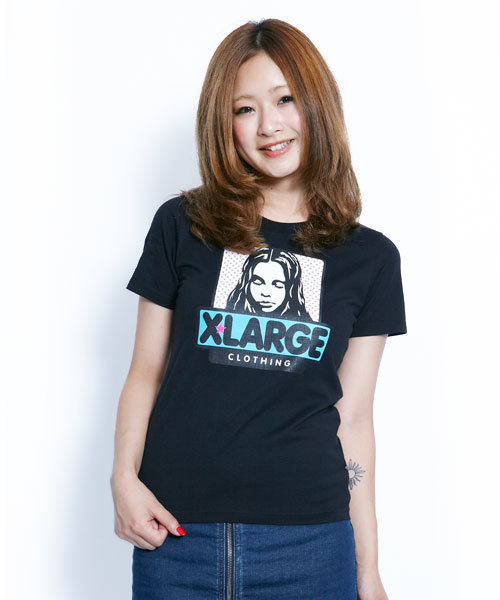 X-girl(エックスガール)の「X-girl× XLARGE OG FACE S/S TEE(Tシャツ/カットソー・レディース・ホワイト/ブラック/ネイビー・1/2)」の2枚目の写真