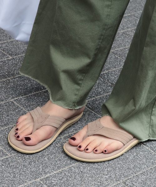 ISLAND SLIPPER（アイランドスリッパ）の「【ISLAND SLIPPER/アイランドスリッパ】PT203（サンダル・レディース・ボルドー/チャコールグレー/ウッド・5/6）」の2枚目の写真