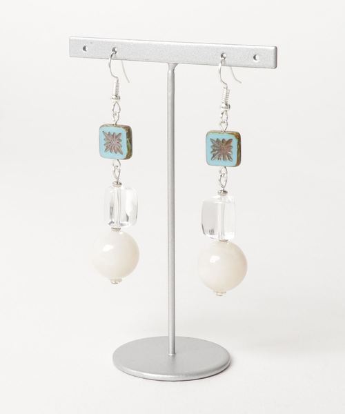 tone(トーン)の「【manatula】チェコガラスのボヘミアンピアス(ピアス(両耳用)・レディース・ピンク/イエロー/ブルー・FREE)」の2枚目の写真
